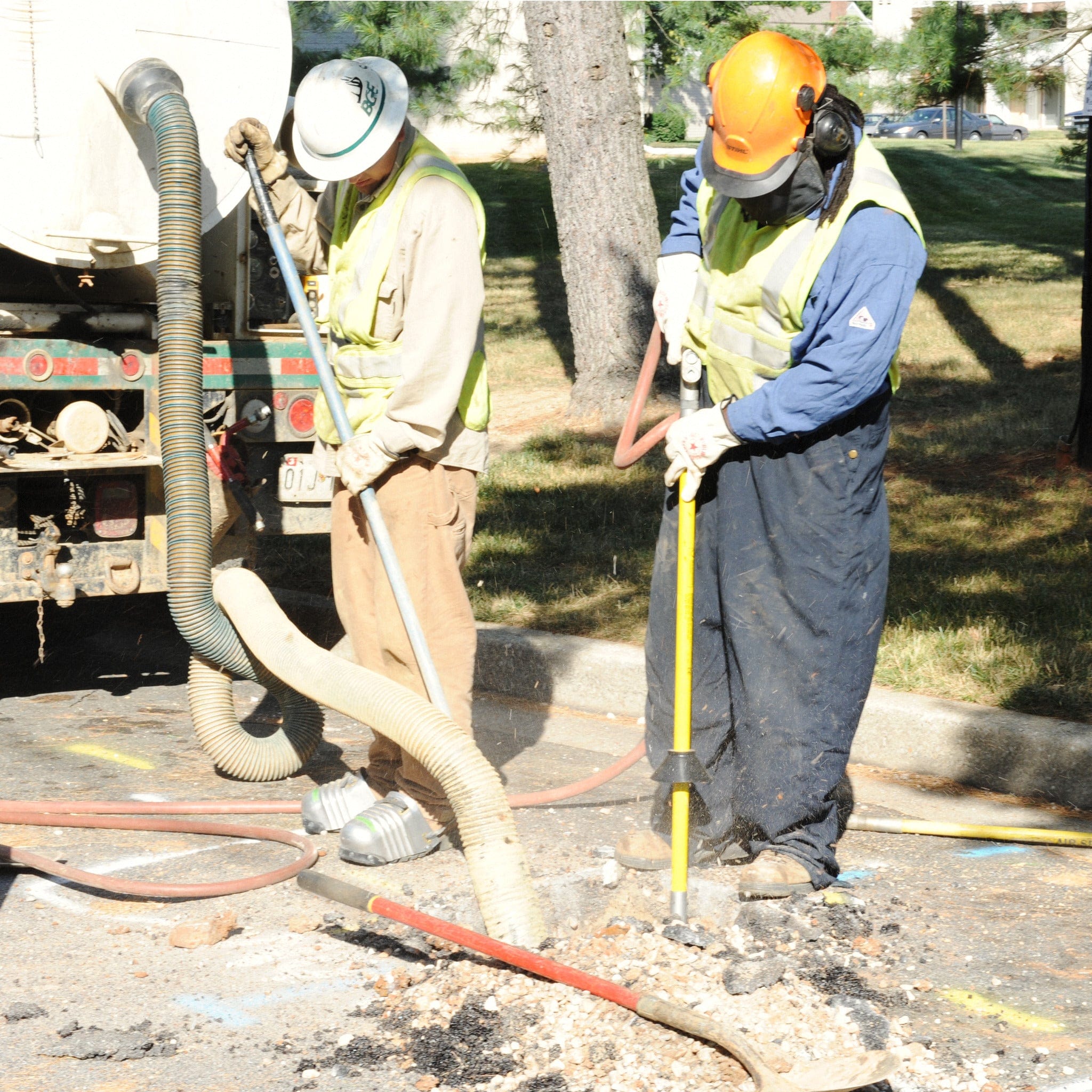 AirSpade 2000 Construction Tool in Use