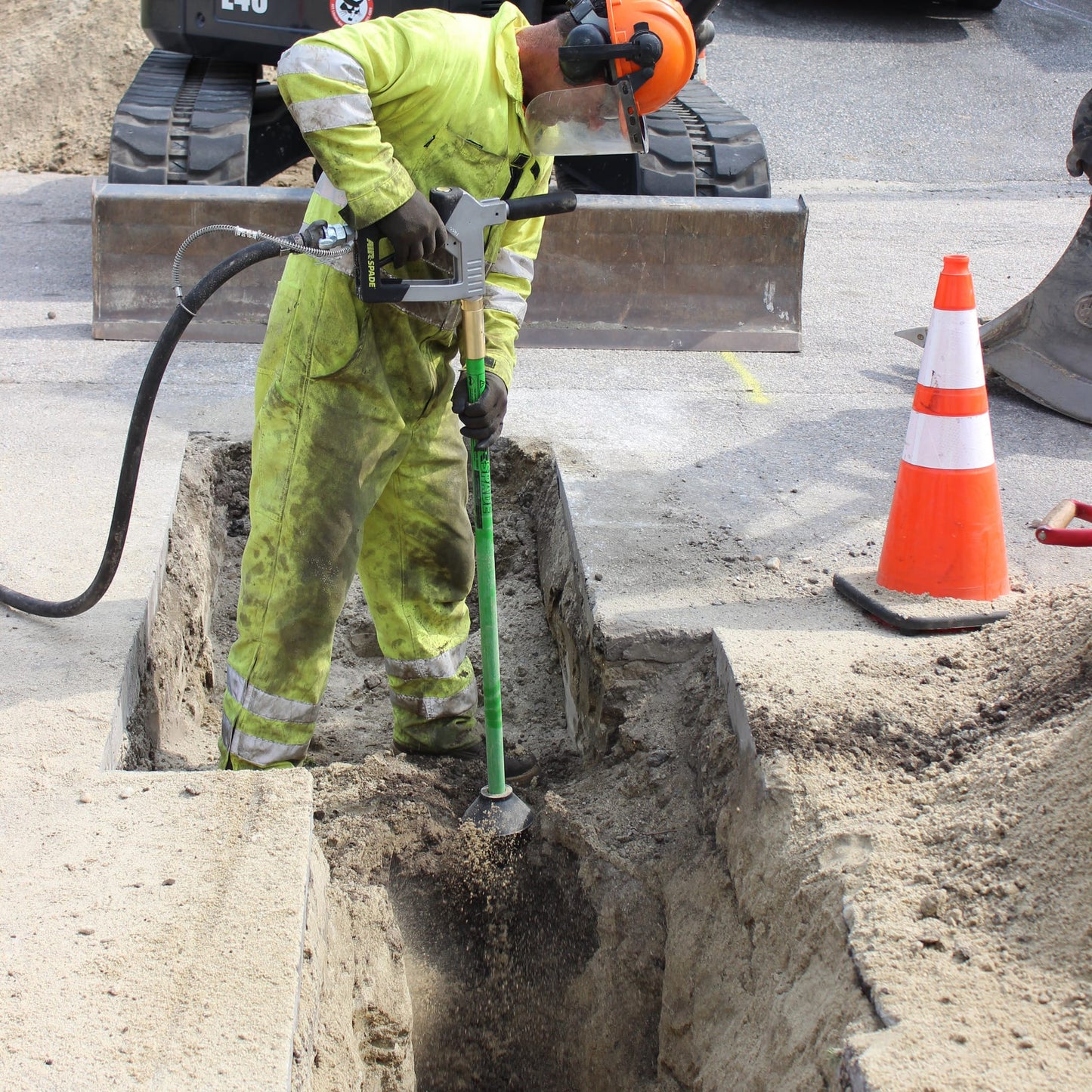 AirSpade 4000 Utility Tool in Use (Construction)