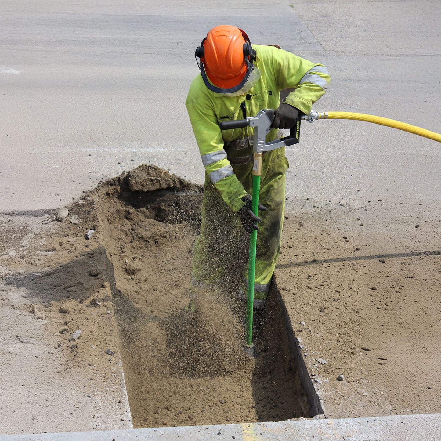 AirSpade 4000 Utility Tool in Use (Construction)